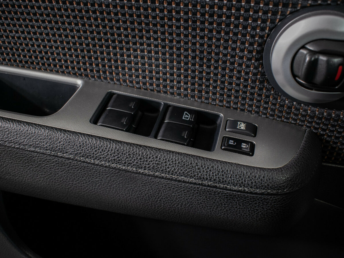 Nissan Tiida с пробегом — 2013 год. Фото: #13