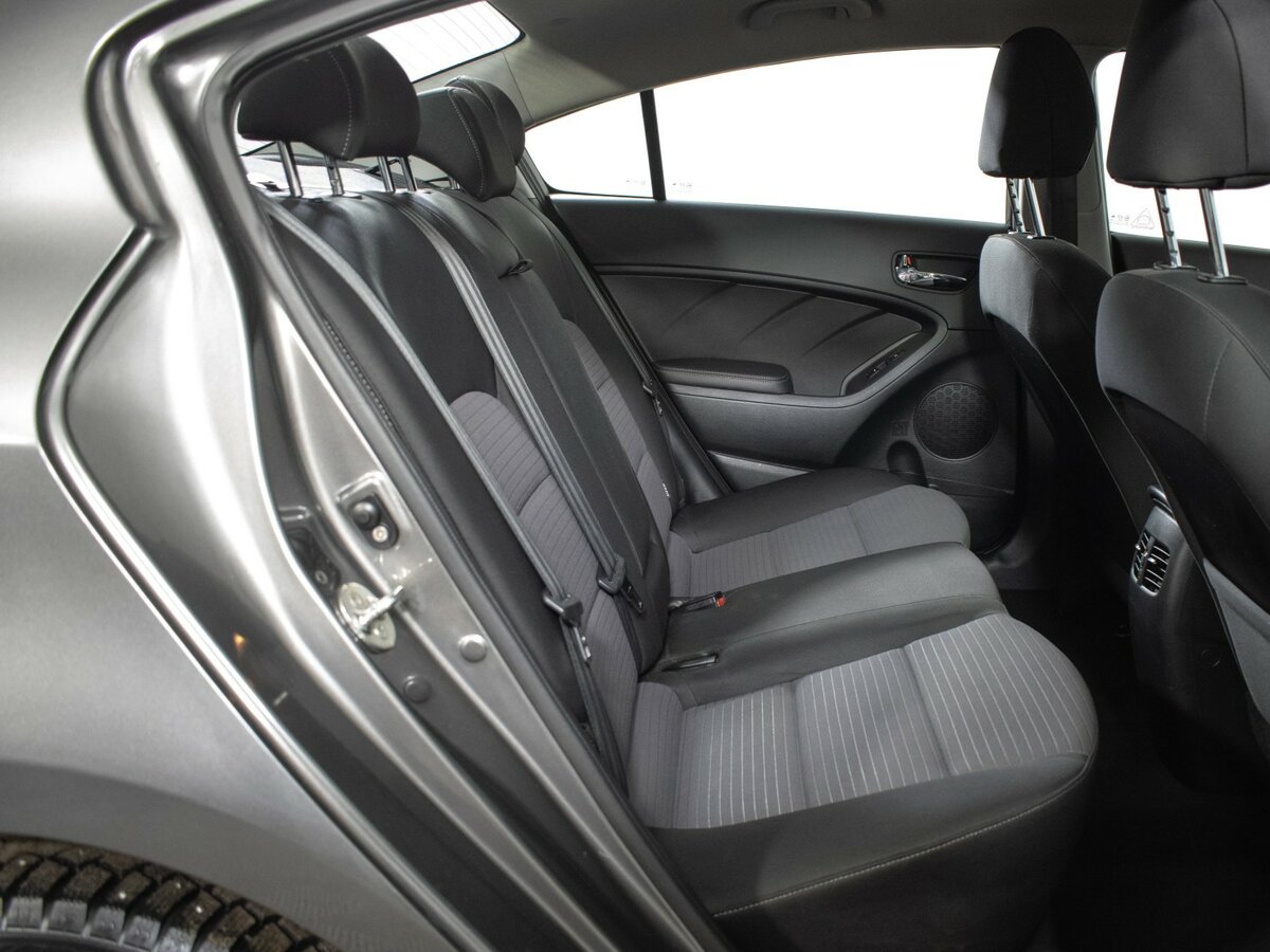 Kia Cerato с пробегом — 2015 год. Фото: #9