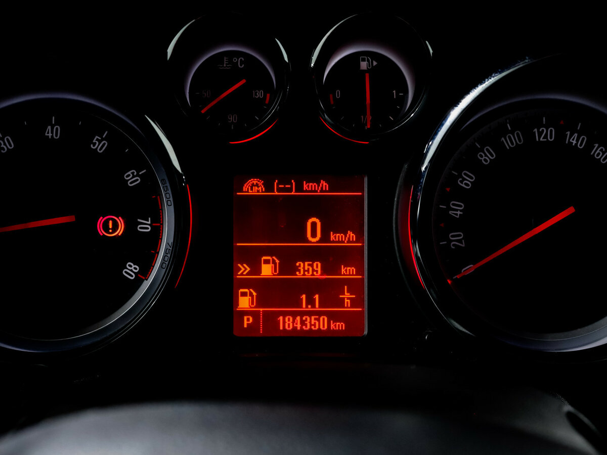 Opel Astra с пробегом — 2014 год. Фото: #8