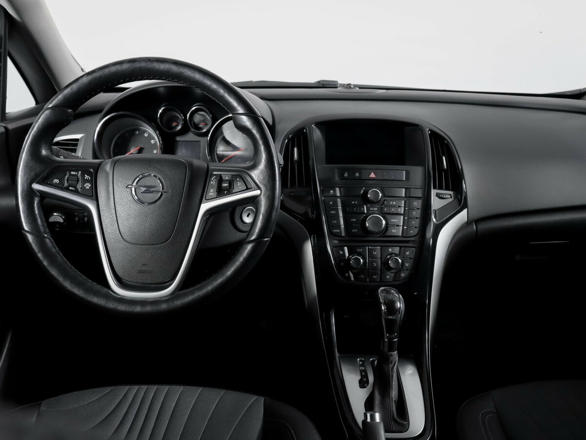 Opel Astra с пробегом — 2014 год. Фото: #9