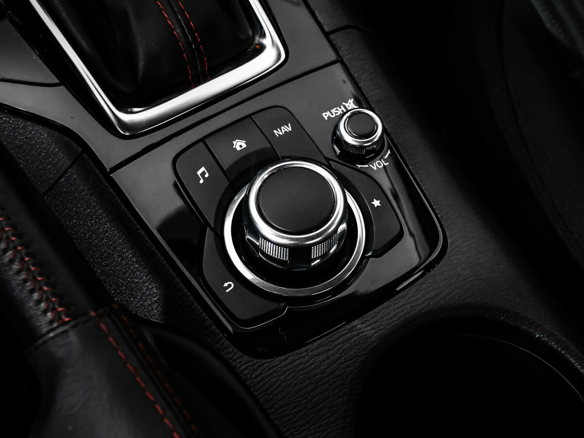 Mazda 3 с пробегом — 2015 год. Фото: #13