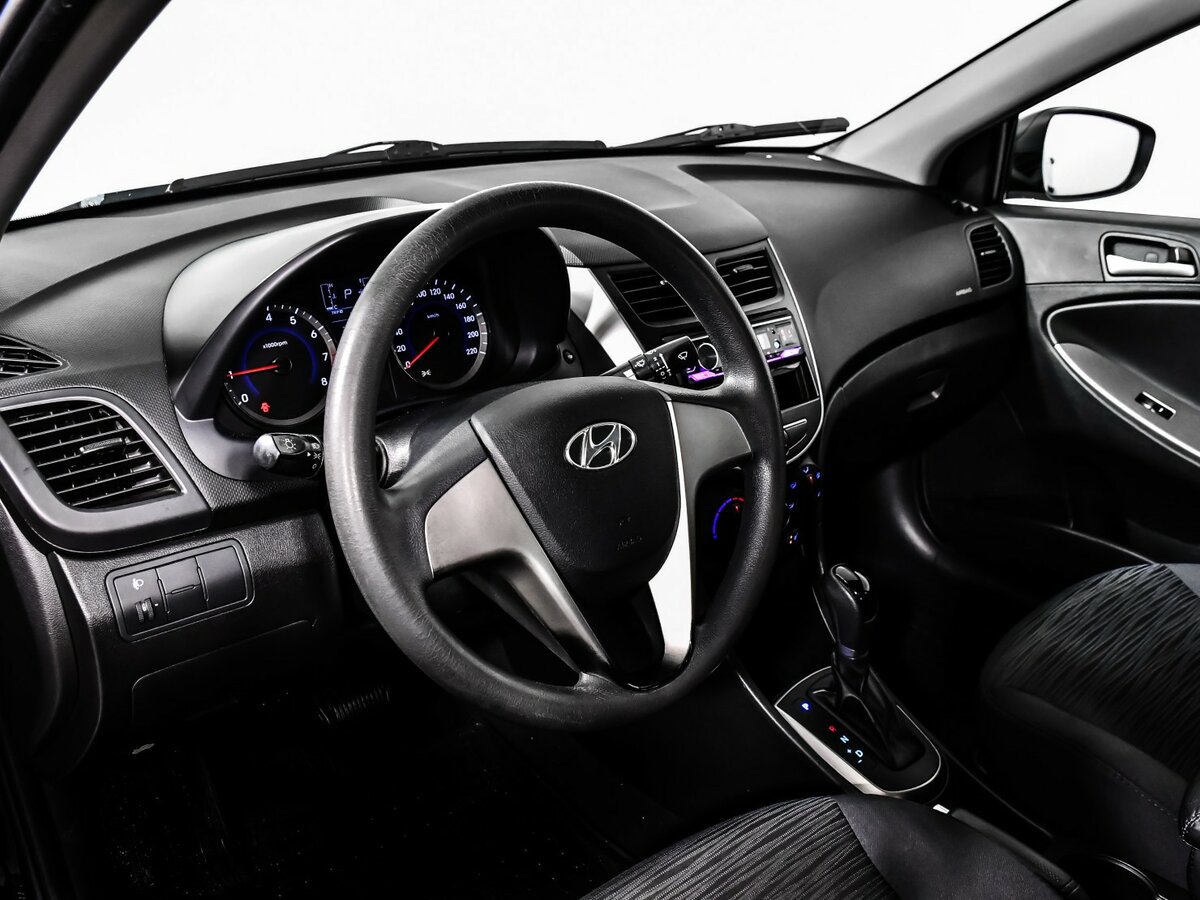 Hyundai Solaris с пробегом — 2016 год. Фото: #11