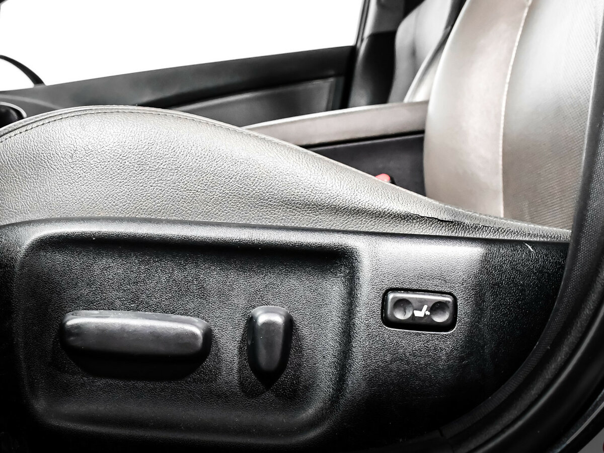 Toyota Avensis с пробегом — 2012 год. Фото: #11