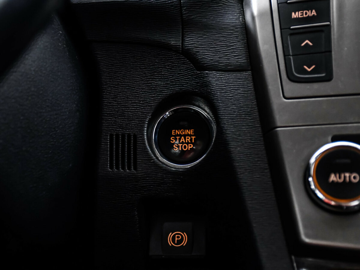 Toyota Avensis с пробегом — 2012 год. Фото: #15