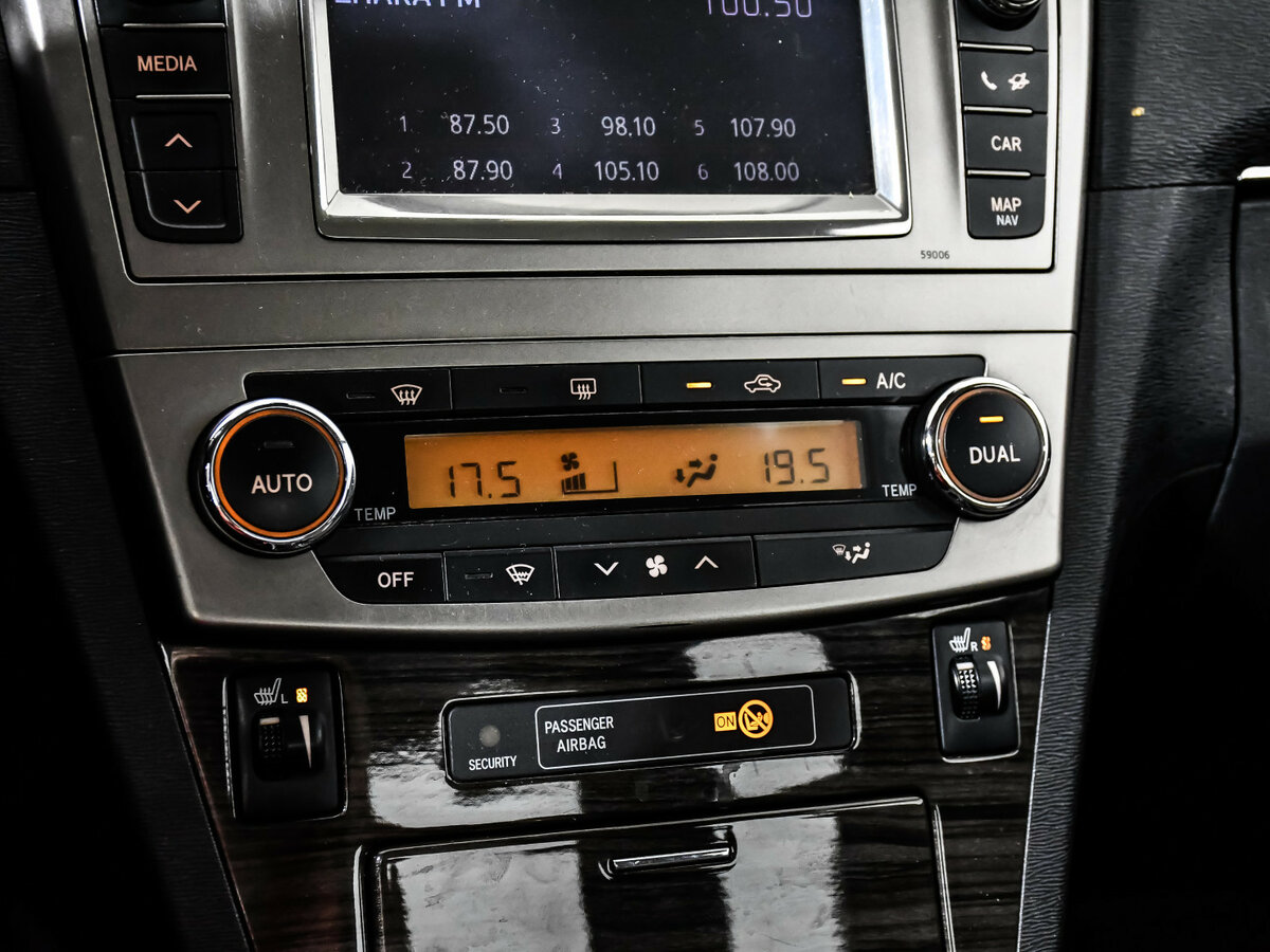 Toyota Avensis с пробегом — 2012 год. Фото: #16