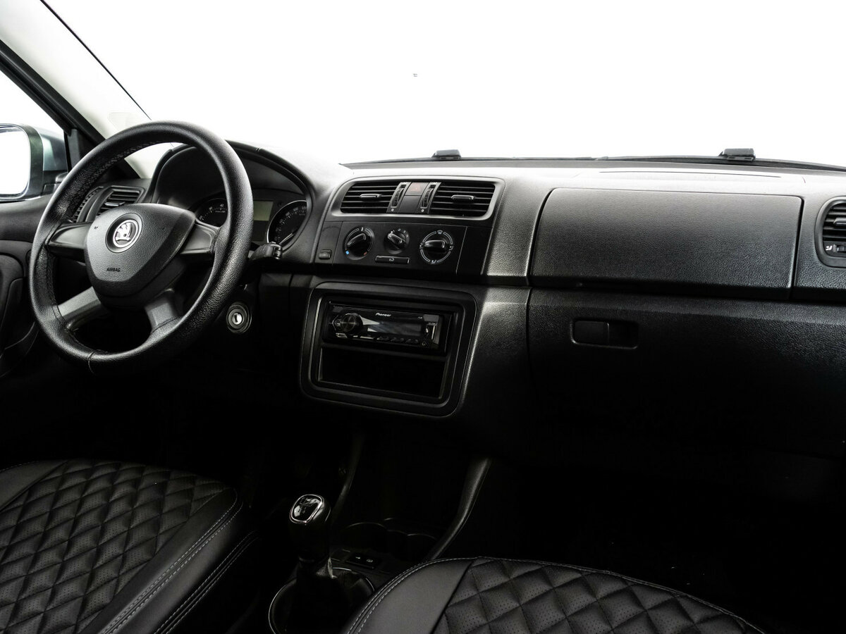 Skoda Fabia с пробегом — 2013 год. Фото: #8