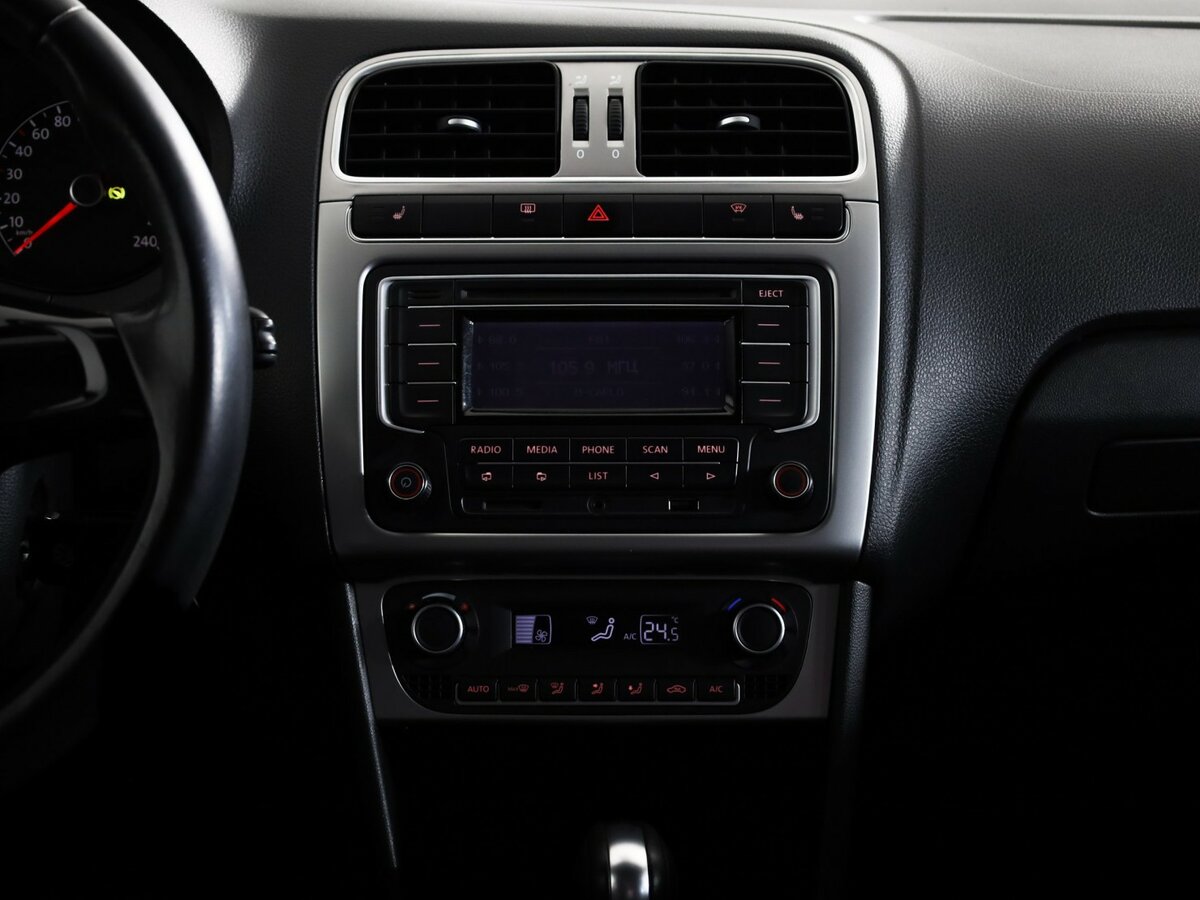 Volkswagen Polo с пробегом — 2015 год. Фото: #13