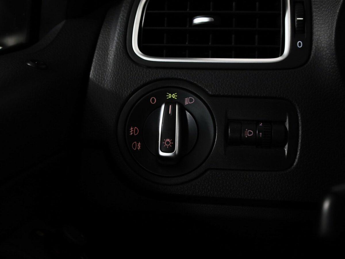 Volkswagen Polo с пробегом — 2015 год. Фото: #16