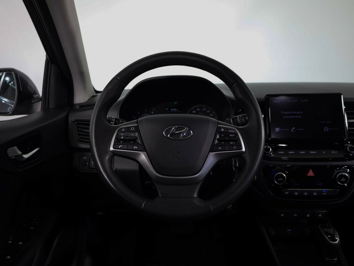 Hyundai Solaris с пробегом — 2021 год. Фото: #9