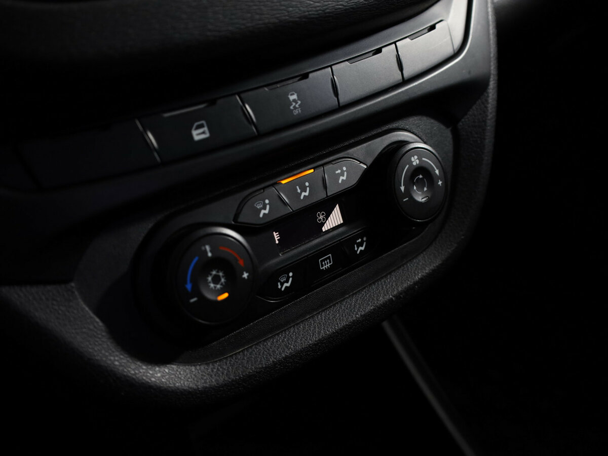 Lada (ВАЗ) Vesta с пробегом — 2017 год. Фото: #12