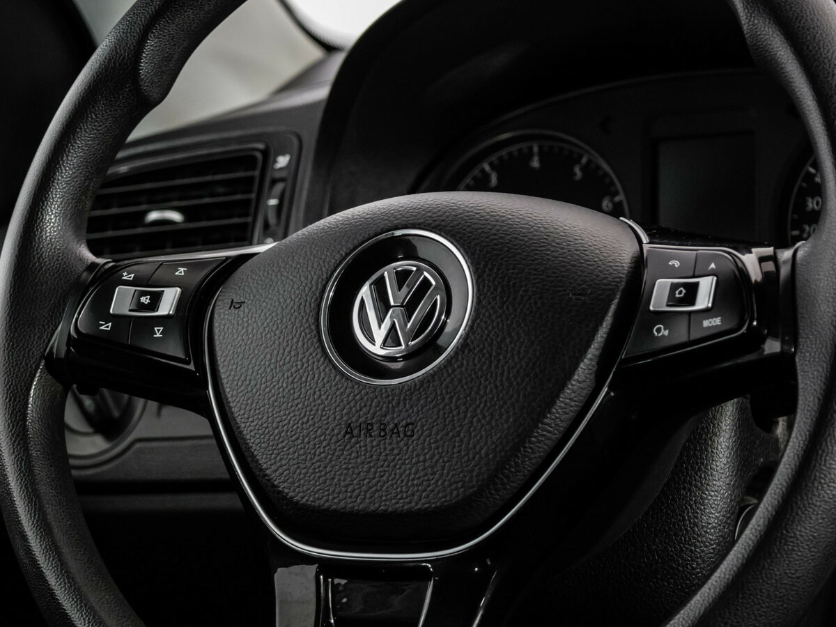 Volkswagen Polo с пробегом — 2016 год. Фото: #8