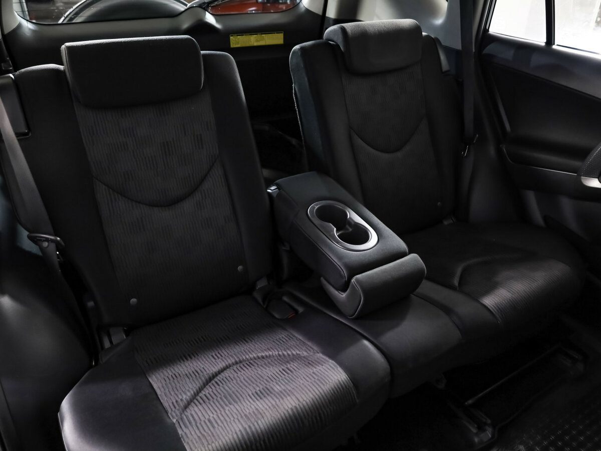 Toyota RAV4 с пробегом — 2012 год. Фото: #8