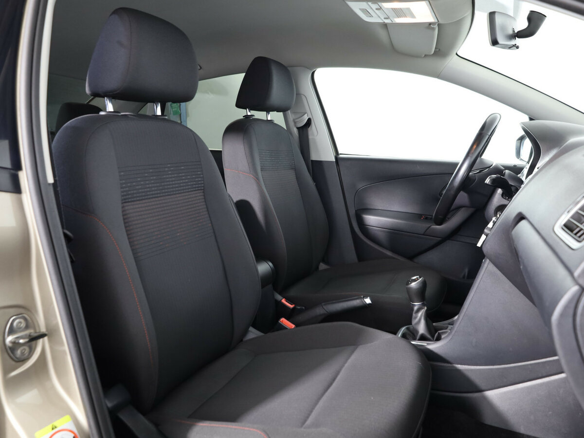 Volkswagen Polo с пробегом — 2017 год. Фото: #10