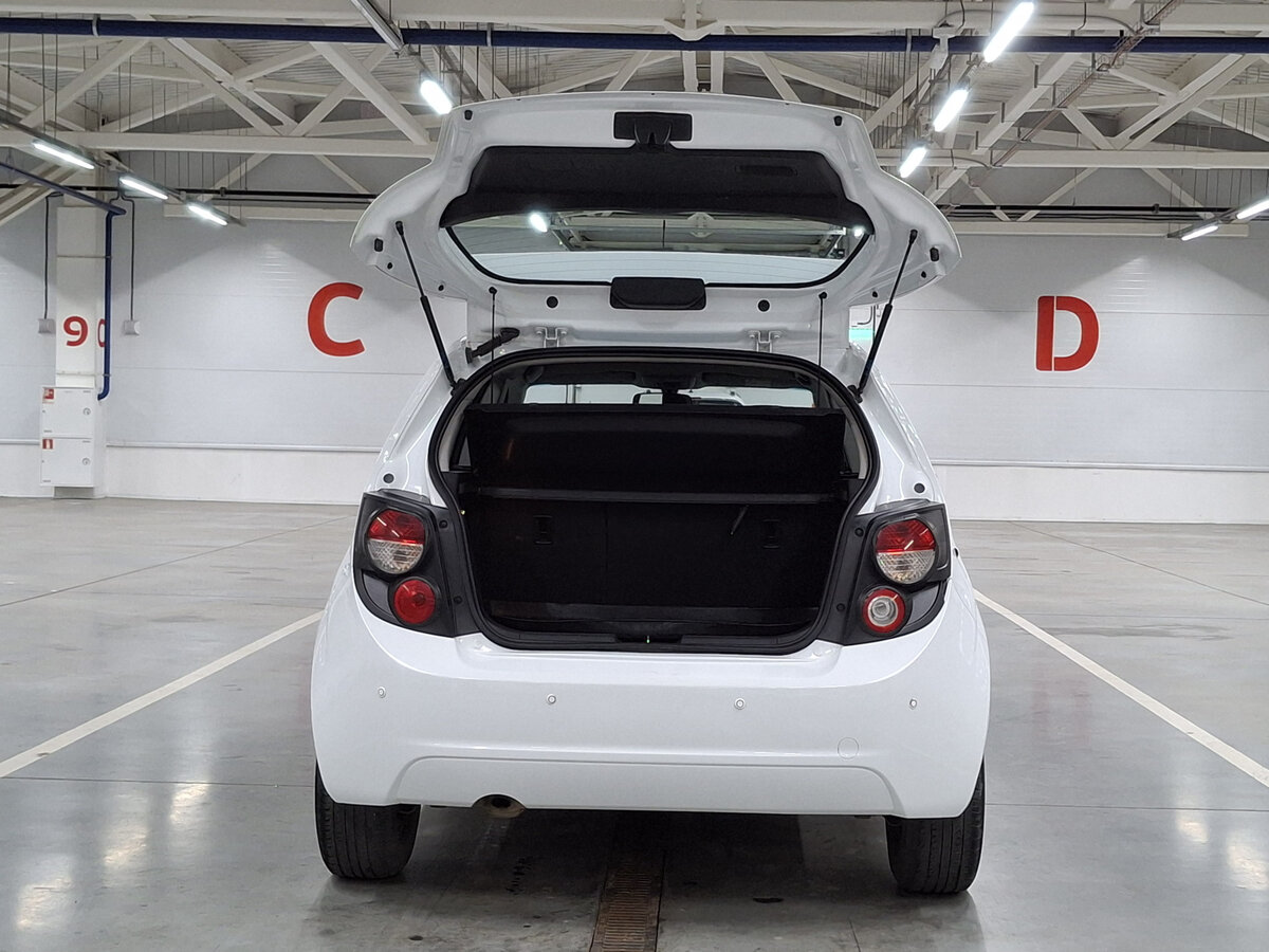 Chevrolet Aveo с пробегом — 2015 год. Фото: #8