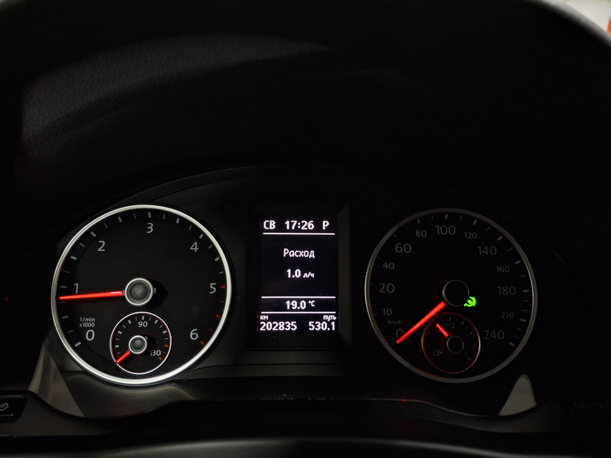 Volkswagen Tiguan с пробегом — 2015 год. Фото: #12