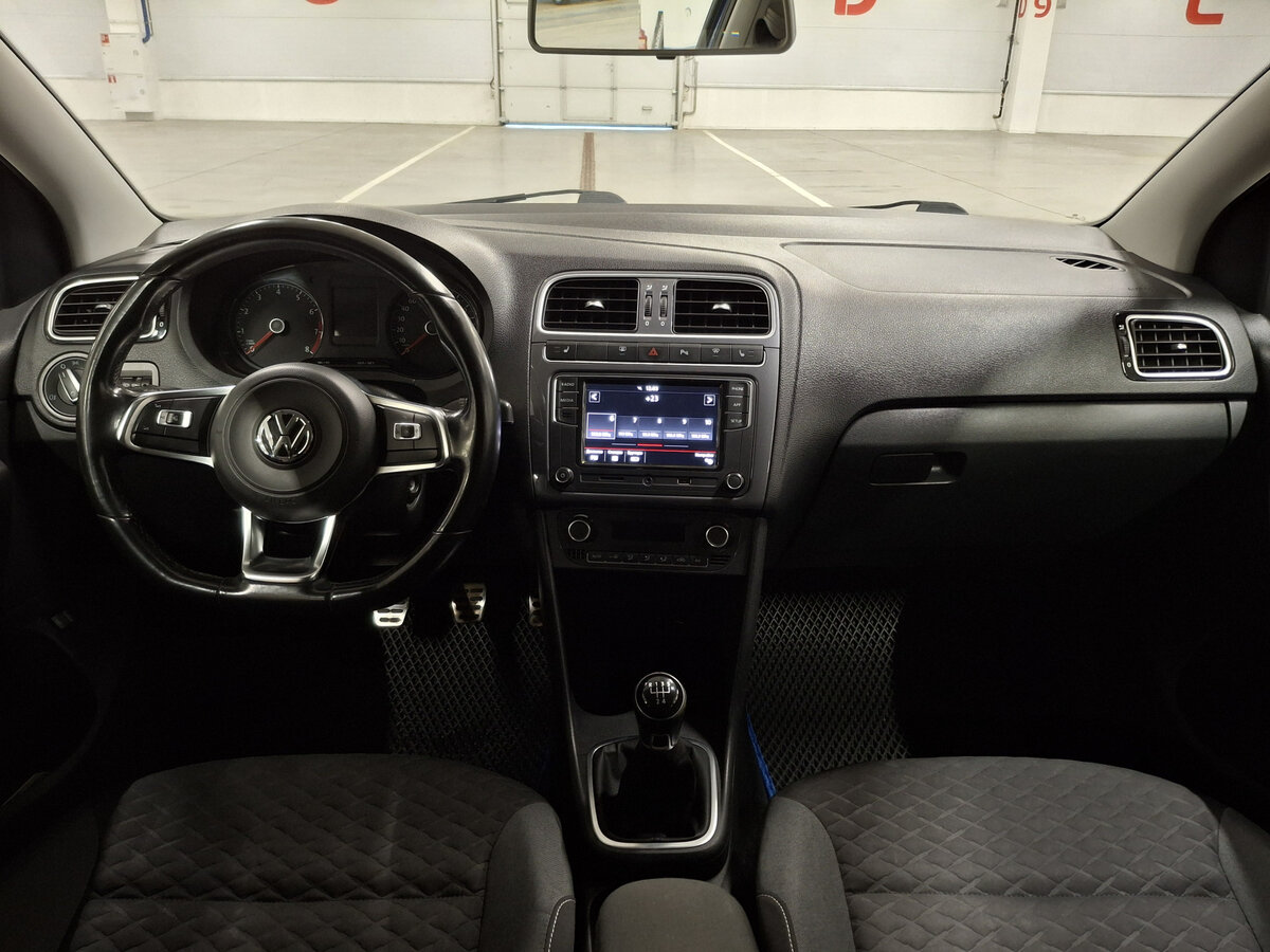 Volkswagen Polo с пробегом — 2018 год. Фото: #13
