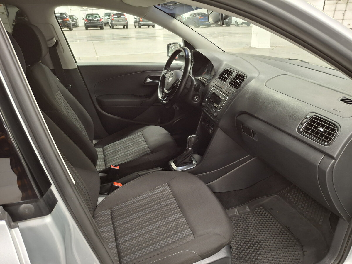 Volkswagen Polo с пробегом — 2016 год. Фото: #10