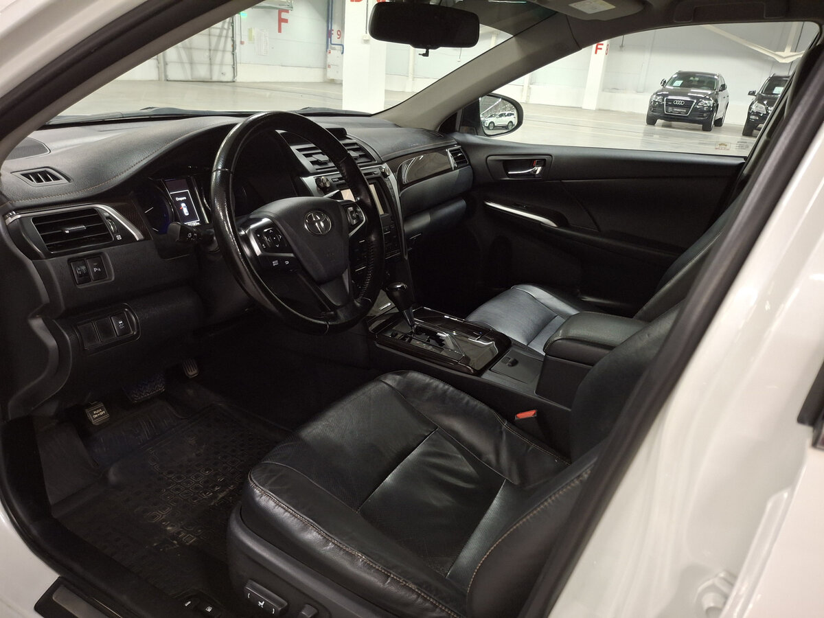 Toyota Camry с пробегом — 2015 год. Фото: #15