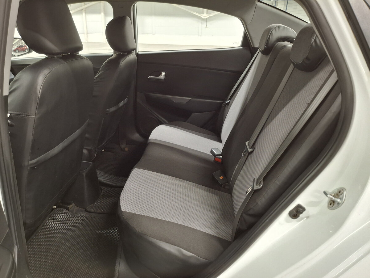 Kia Rio с пробегом — 2015 год. Фото: #10