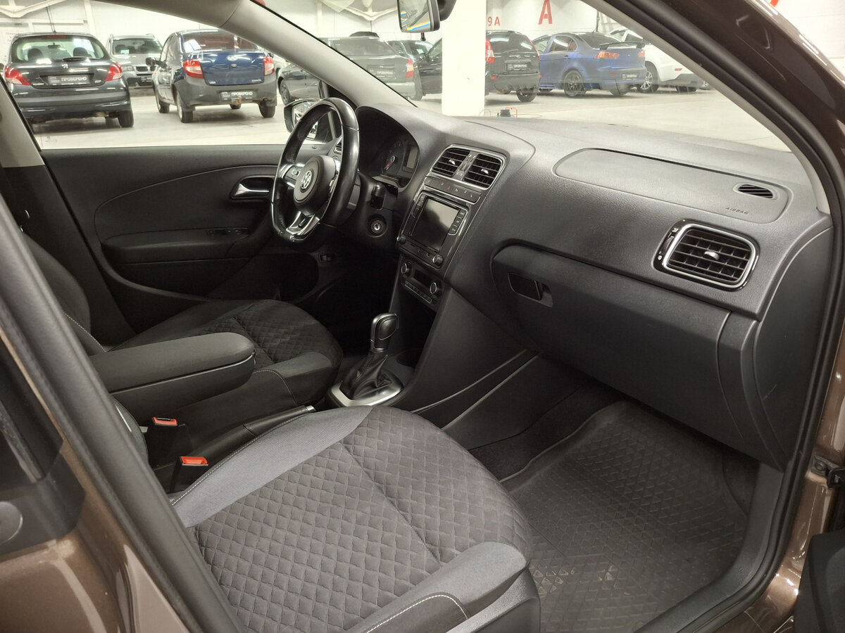 Volkswagen Polo с пробегом — 2018 год. Фото: #10