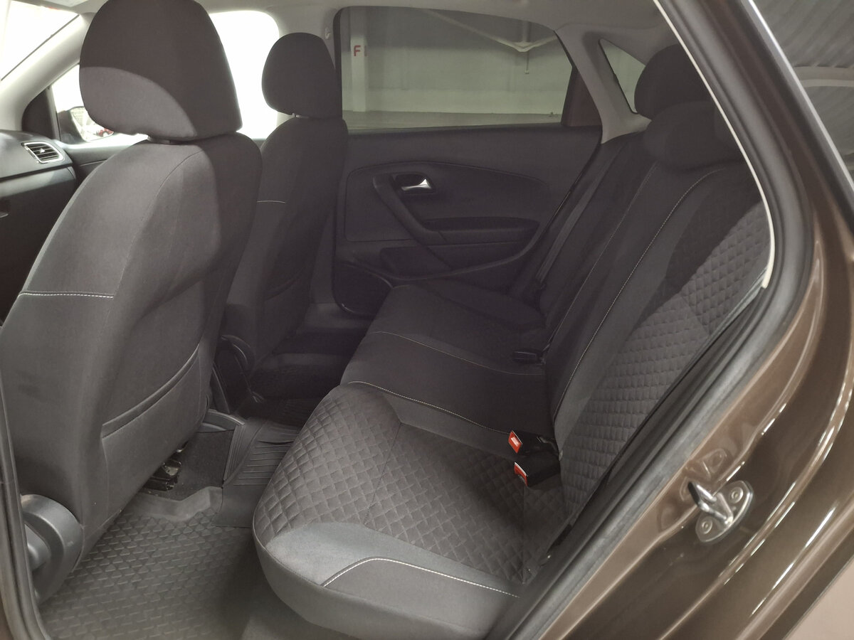 Volkswagen Polo с пробегом — 2018 год. Фото: #11