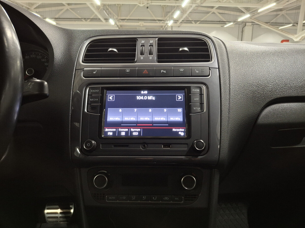 Volkswagen Polo с пробегом — 2018 год. Фото: #14