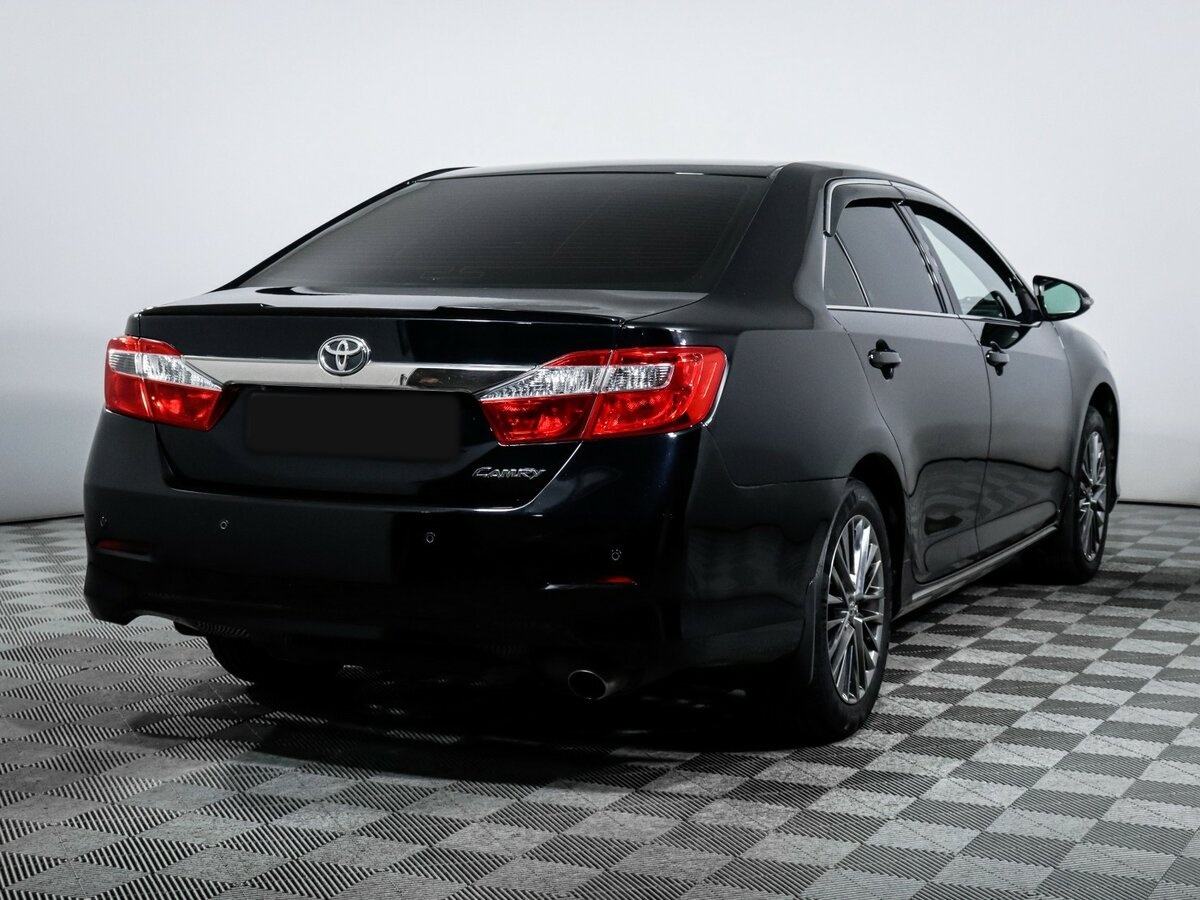Toyota Camry с пробегом — 2014 год. Фото: #3