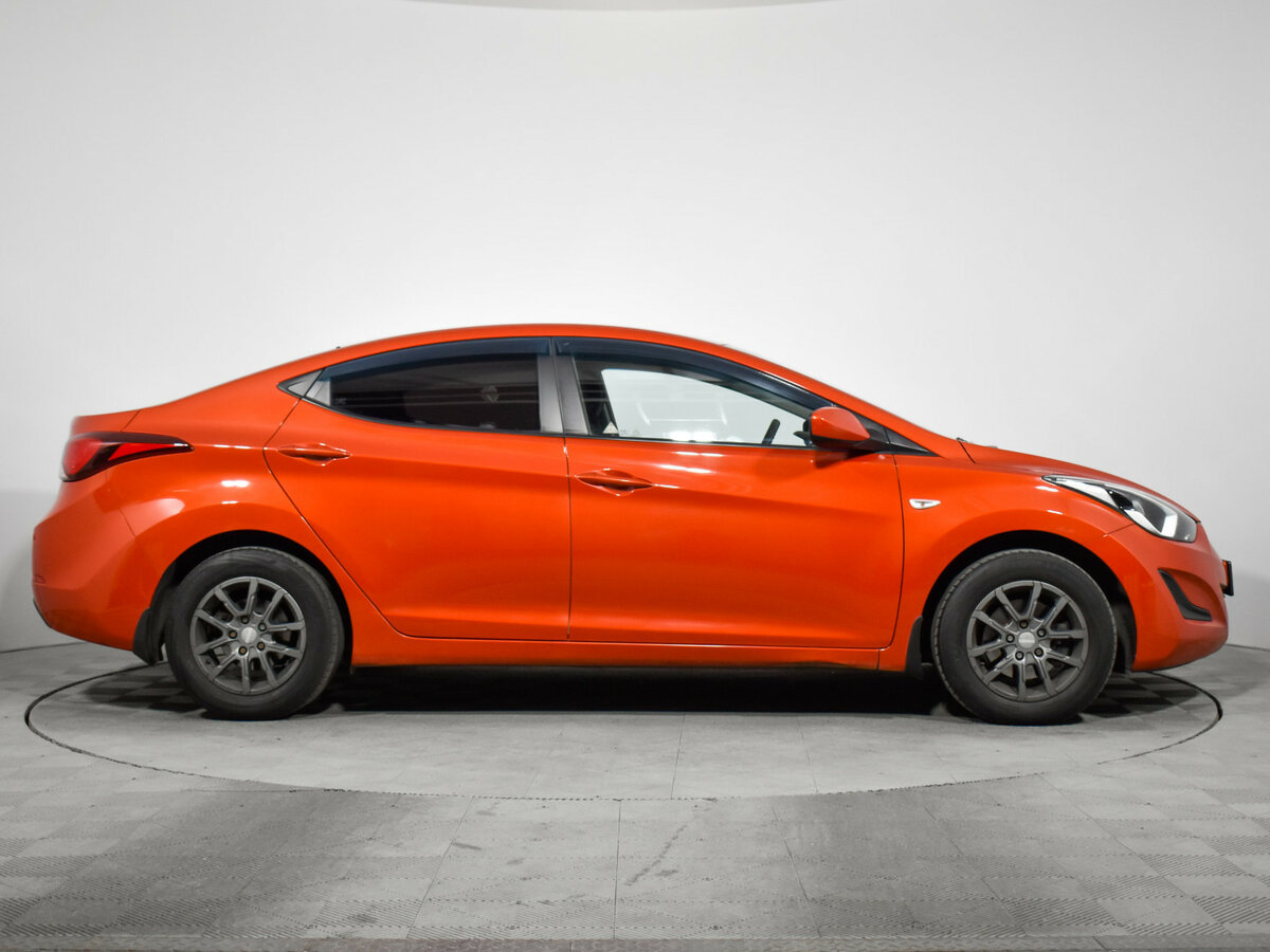 Hyundai Elantra с пробегом — 2015 год. Фото: #3