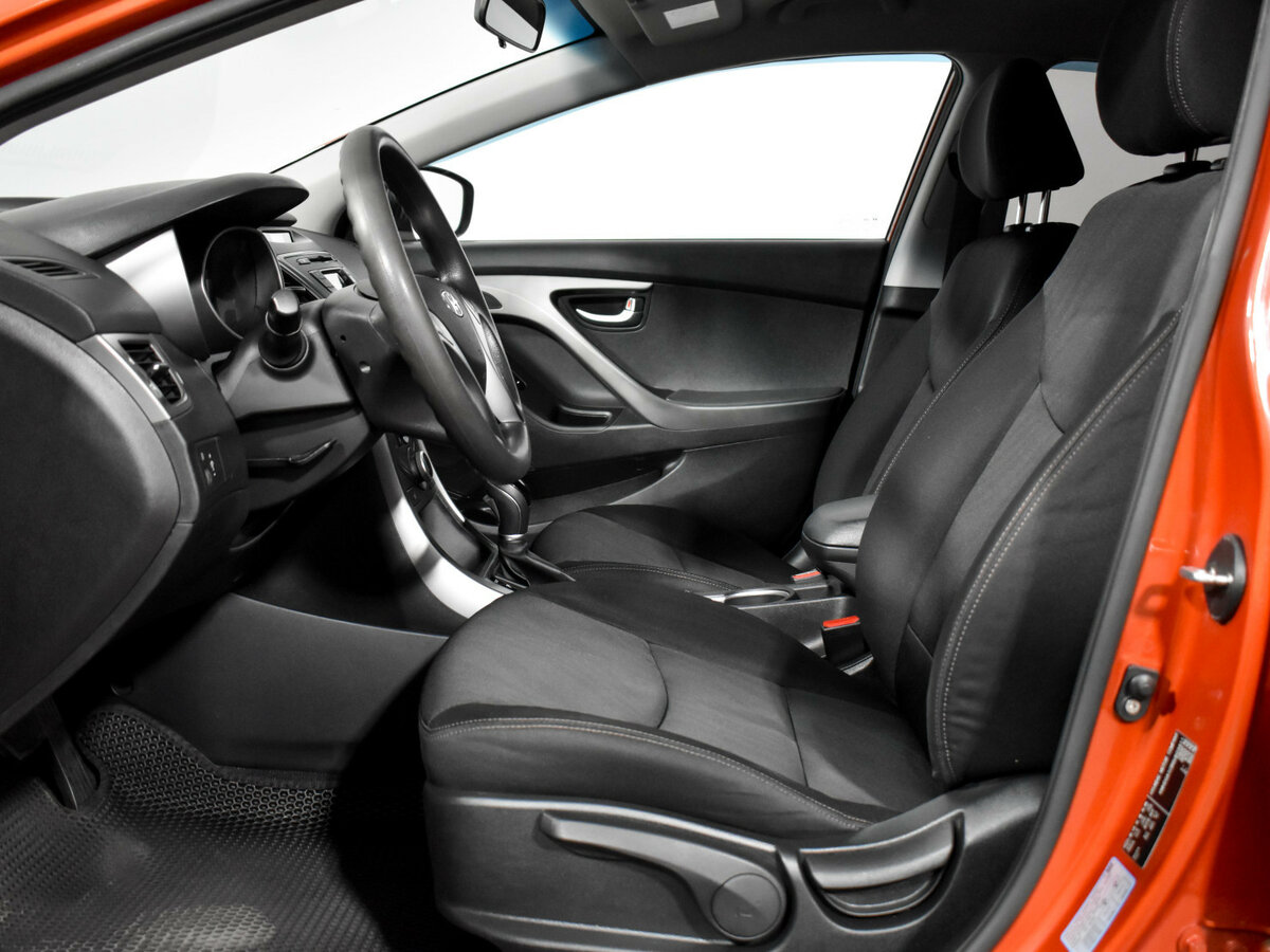 Hyundai Elantra с пробегом — 2015 год. Фото: #9