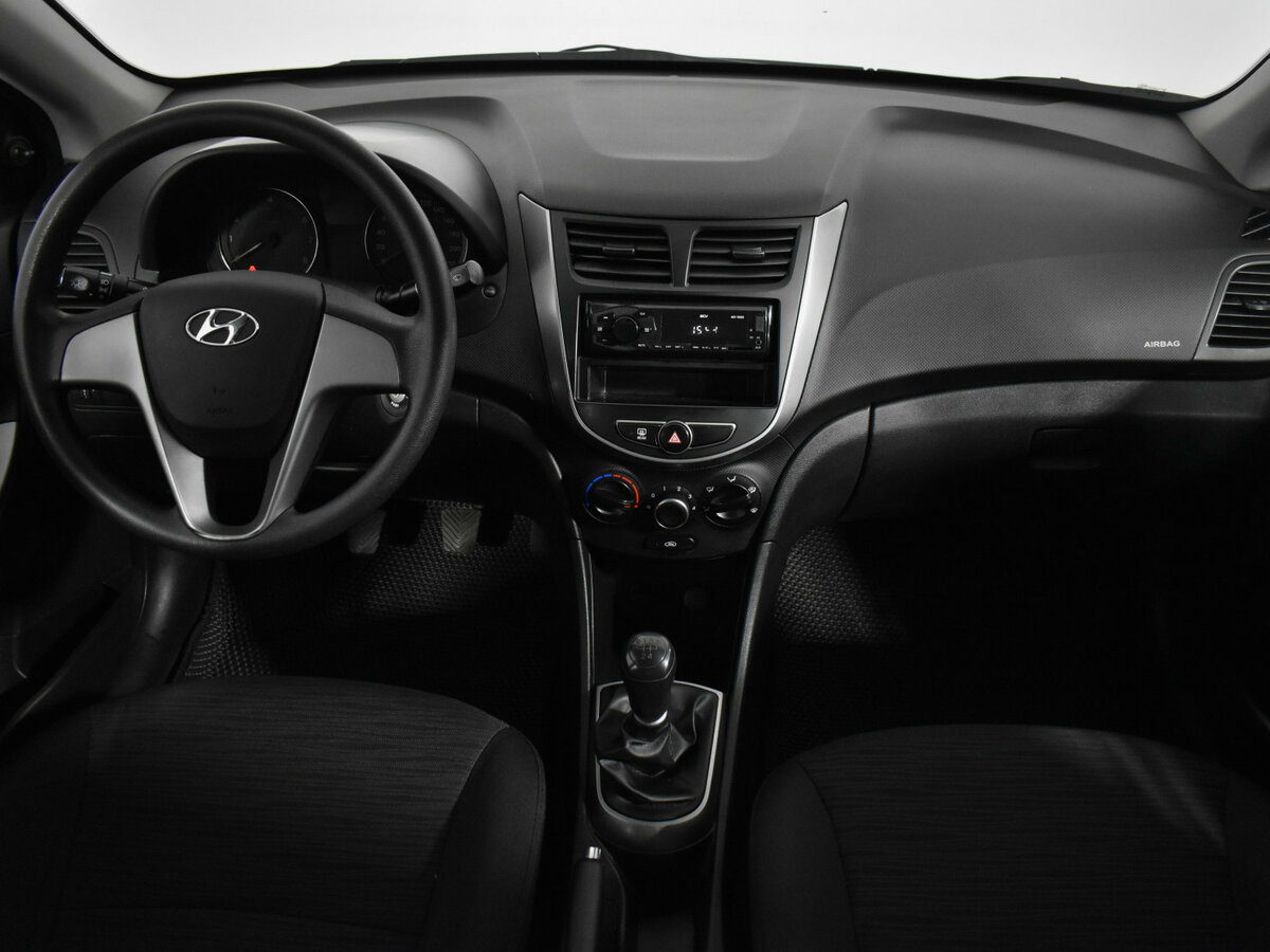 Hyundai Solaris с пробегом — 2016 год. Фото: #11