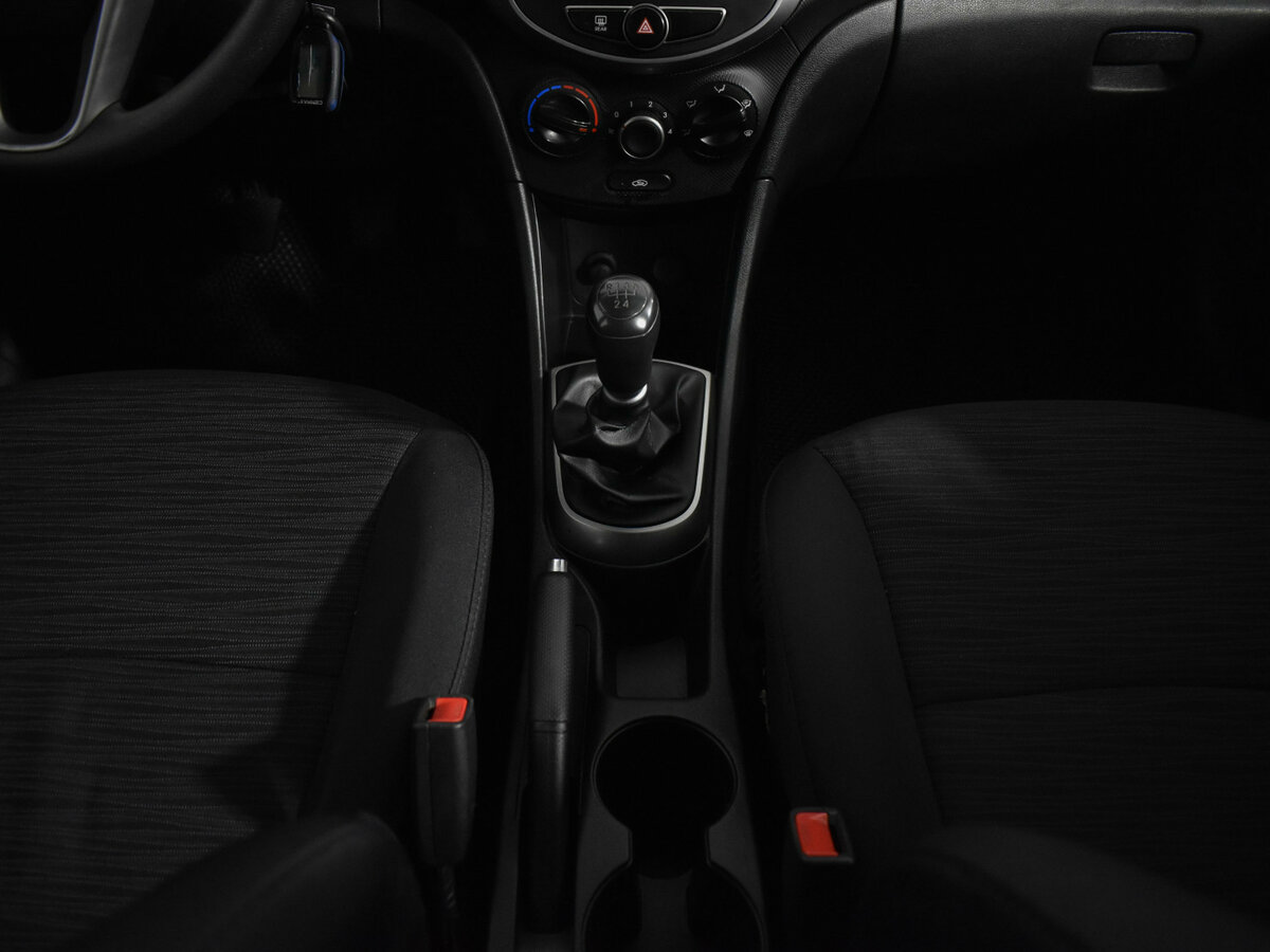 Hyundai Solaris с пробегом — 2016 год. Фото: #13