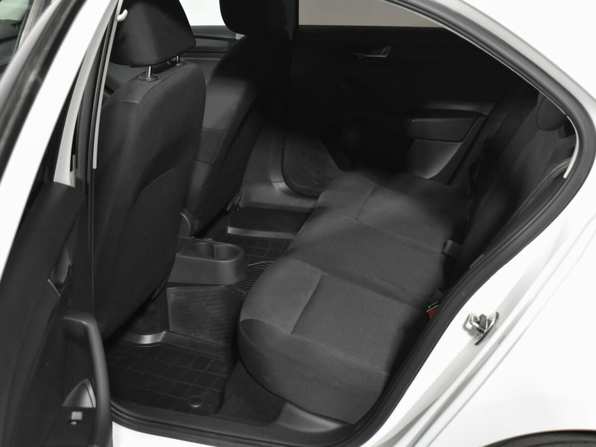 Skoda Rapid с пробегом — 2017 год. Фото: #9