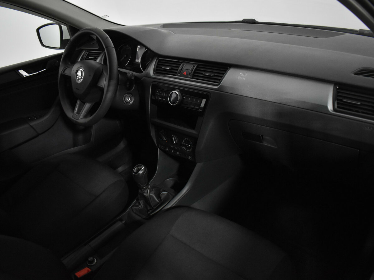 Skoda Rapid с пробегом — 2017 год. Фото: #10