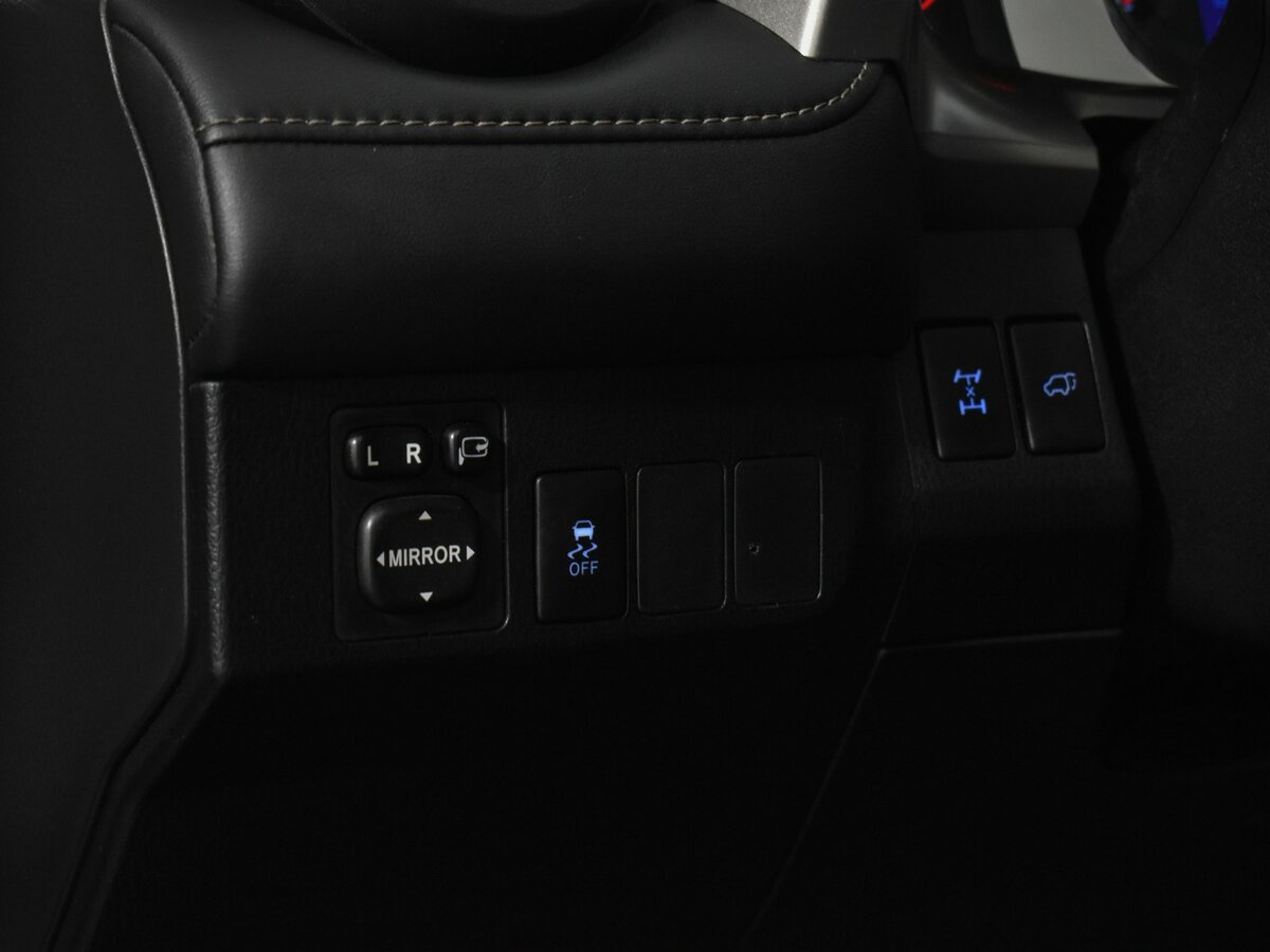 Toyota RAV4 с пробегом — 2015 год. Фото: #9