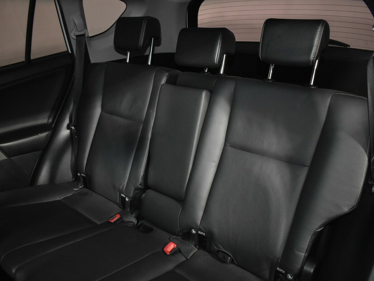 Toyota RAV4 с пробегом — 2015 год. Фото: #10