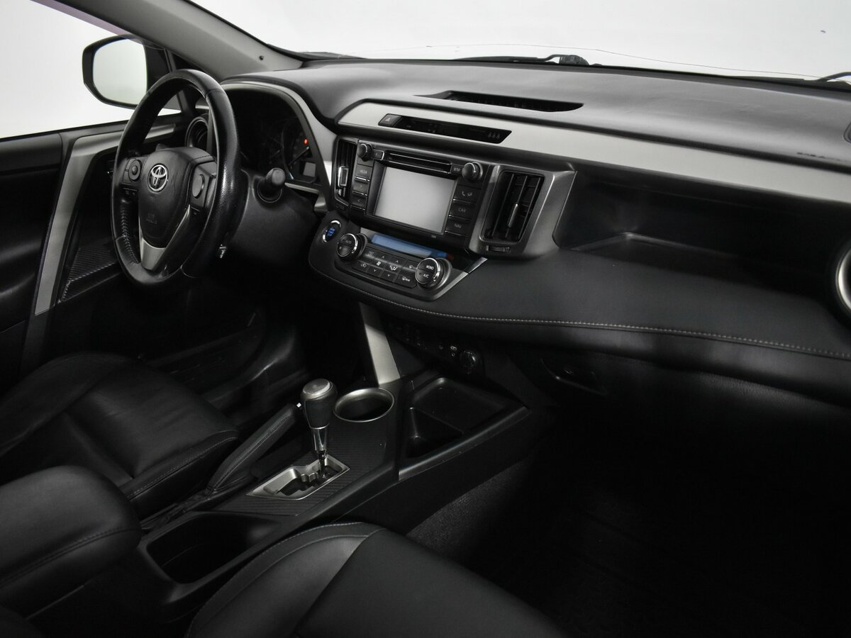 Toyota RAV4 с пробегом — 2015 год. Фото: #12