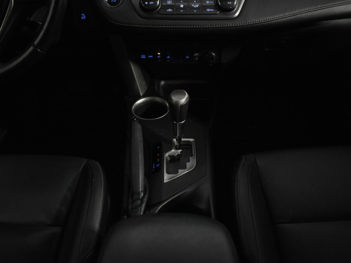 Toyota RAV4 с пробегом — 2015 год. Фото: #16
