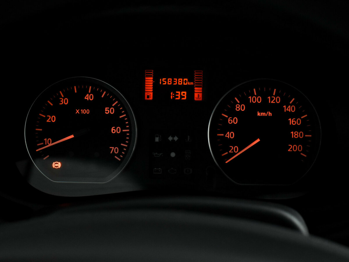 Renault Sandero с пробегом — 2012 год. Фото: #17