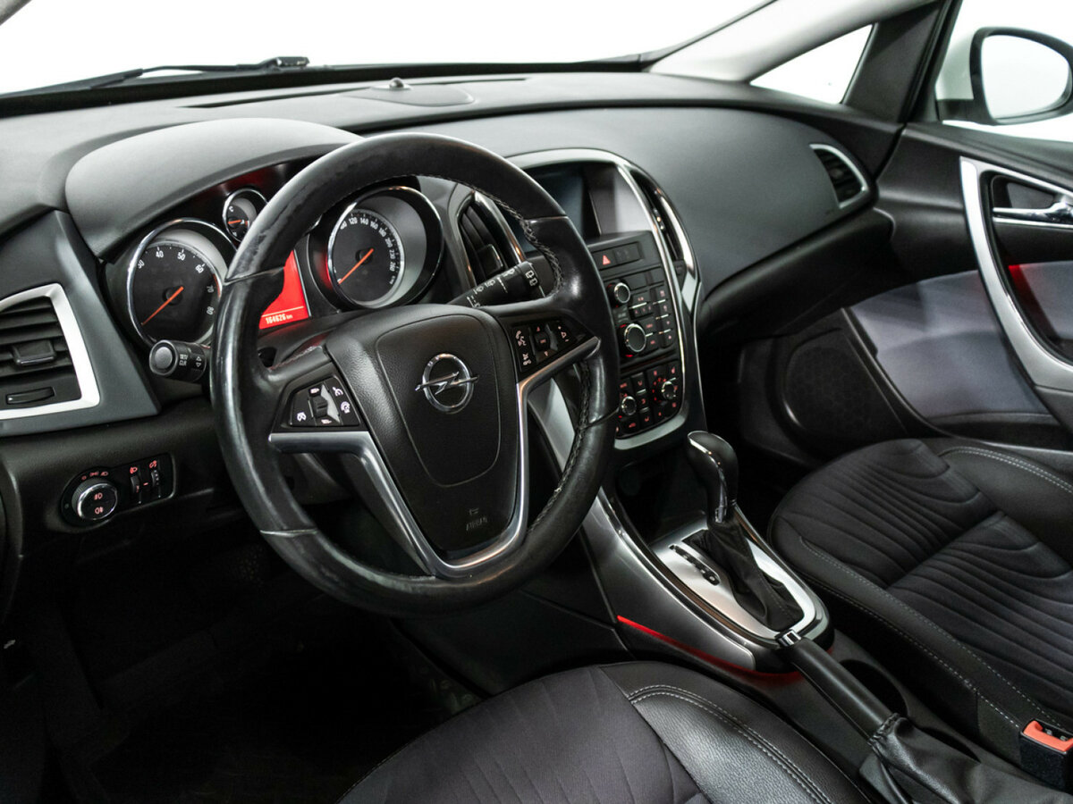 Opel Astra с пробегом — 2014 год. Фото: #10