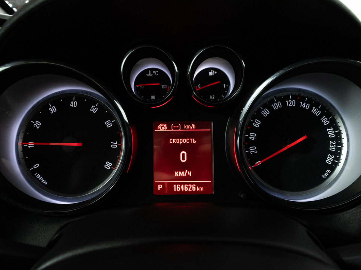 Opel Astra с пробегом — 2014 год. Фото: #11