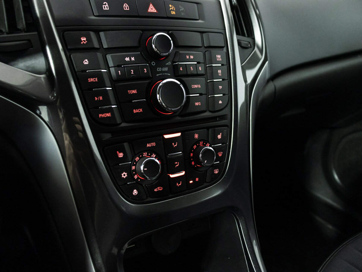 Opel Astra с пробегом — 2014 год. Фото: #14