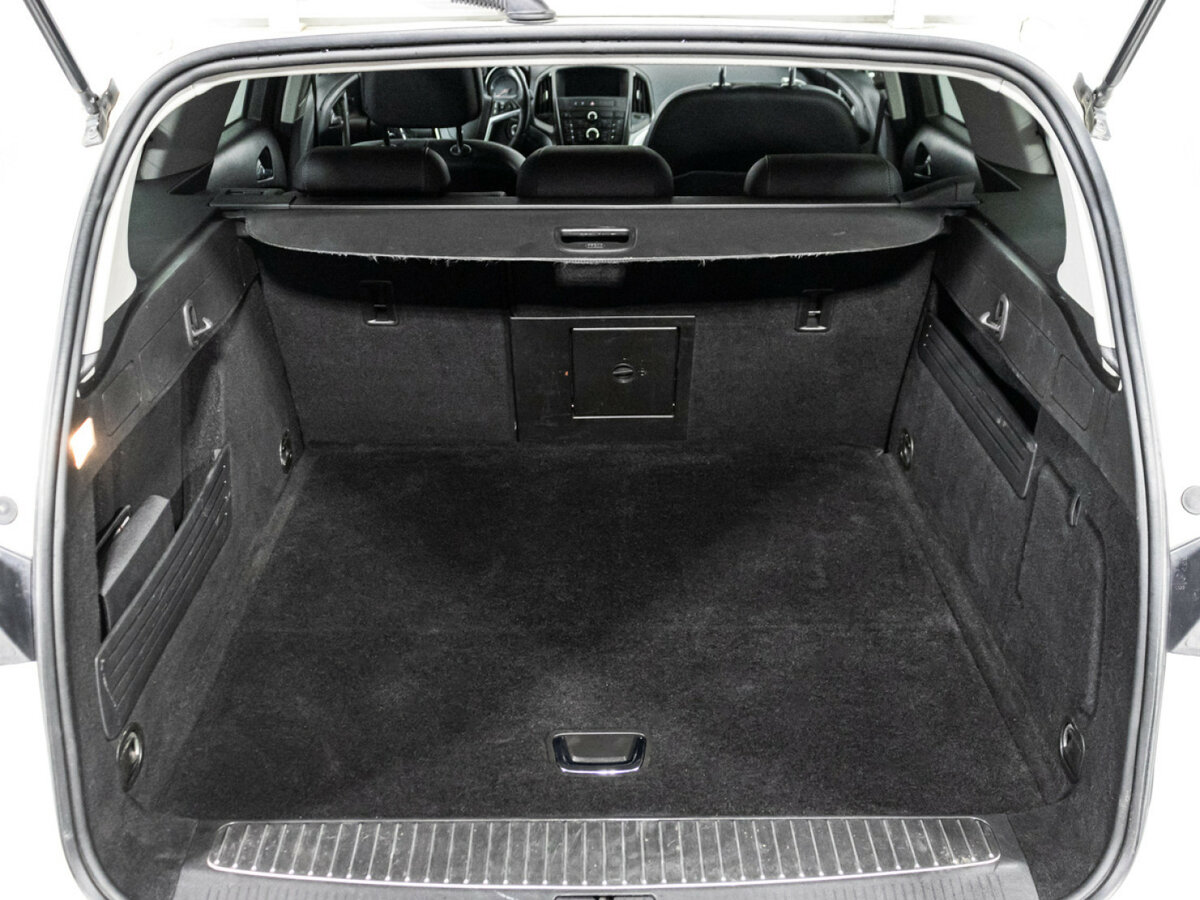 Opel Astra с пробегом — 2014 год. Фото: #15