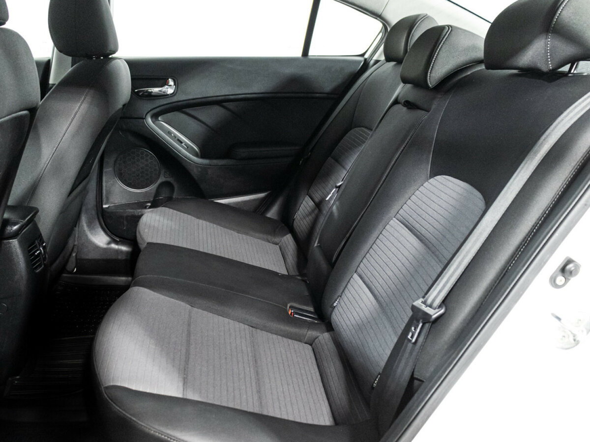 Kia Cerato с пробегом — 2015 год. Фото: #9