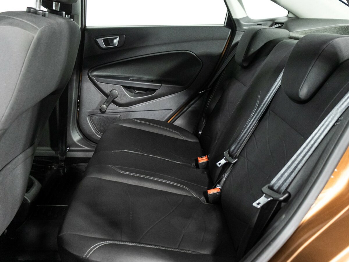 Ford Fiesta с пробегом — 2016 год. Фото: #9