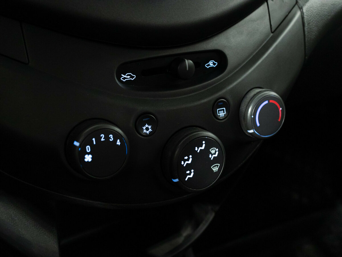 Chevrolet Spark с пробегом — 2012 год. Фото: #13