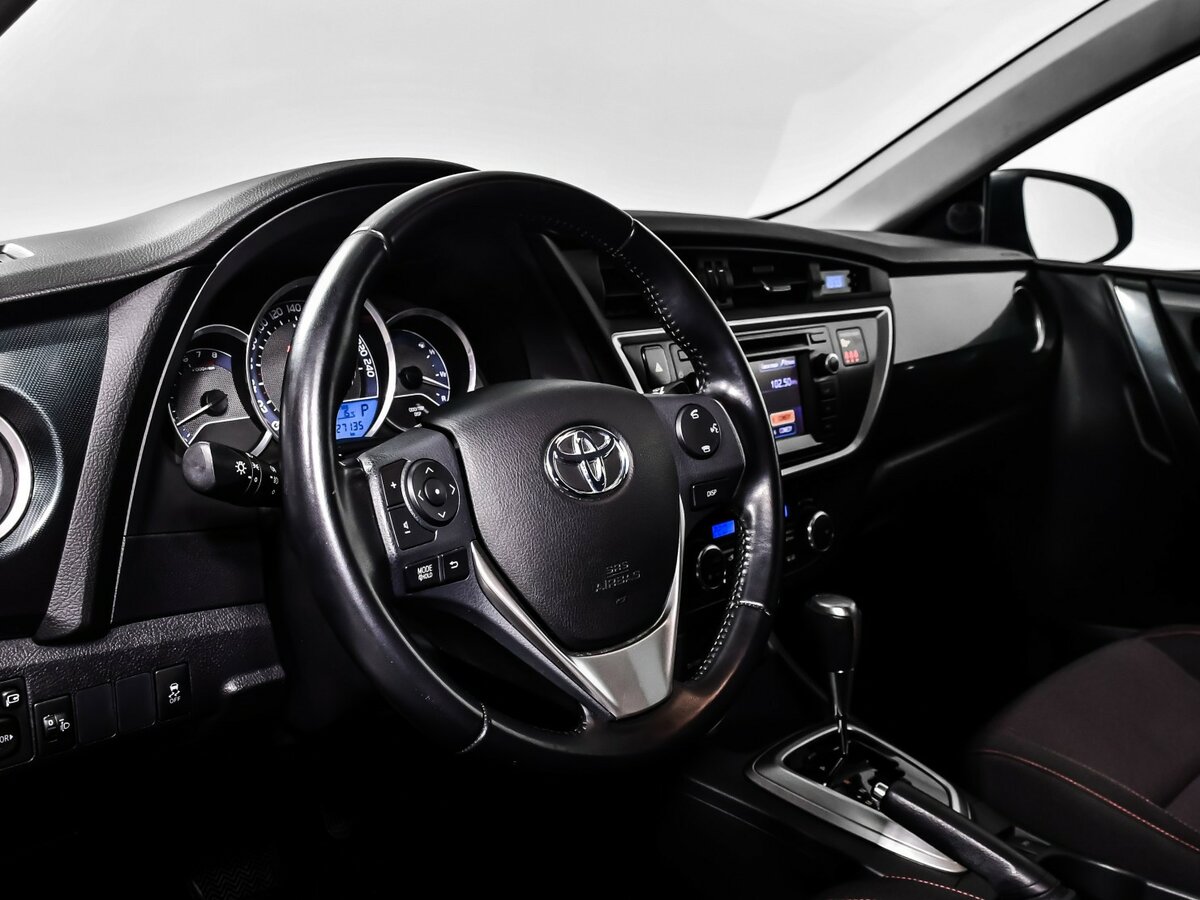 Toyota Auris с пробегом — 2014 год. Фото: #9
