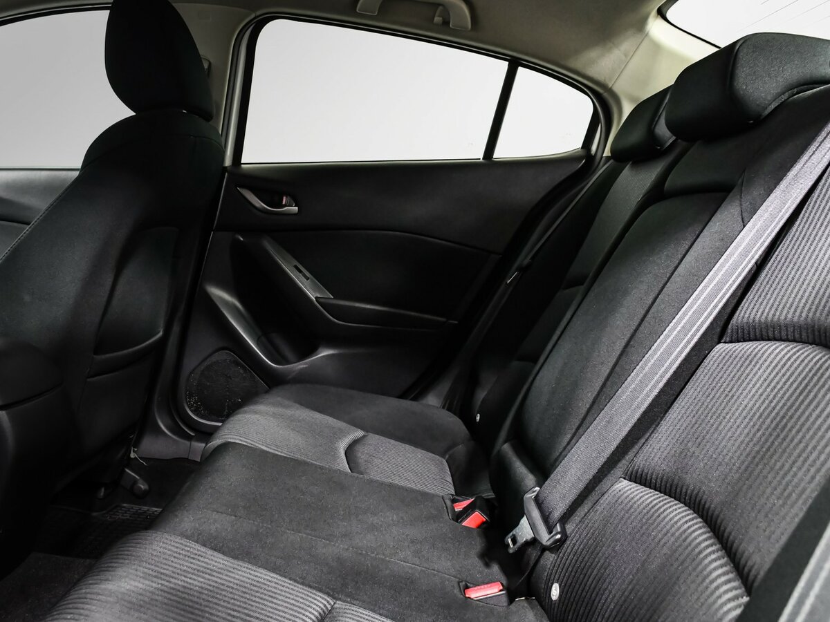 Mazda 3 с пробегом — 2014 год. Фото: #9