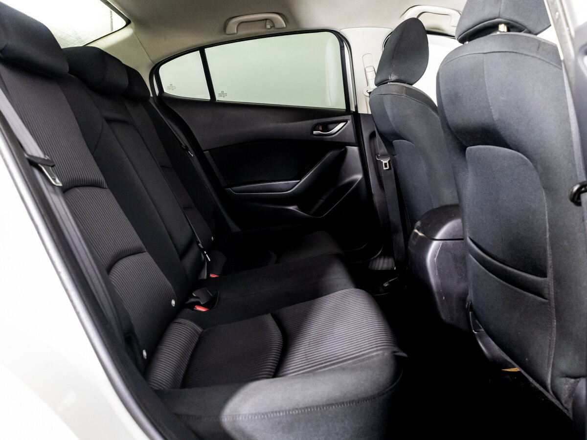 Mazda 3 с пробегом — 2013 год. Фото: #12