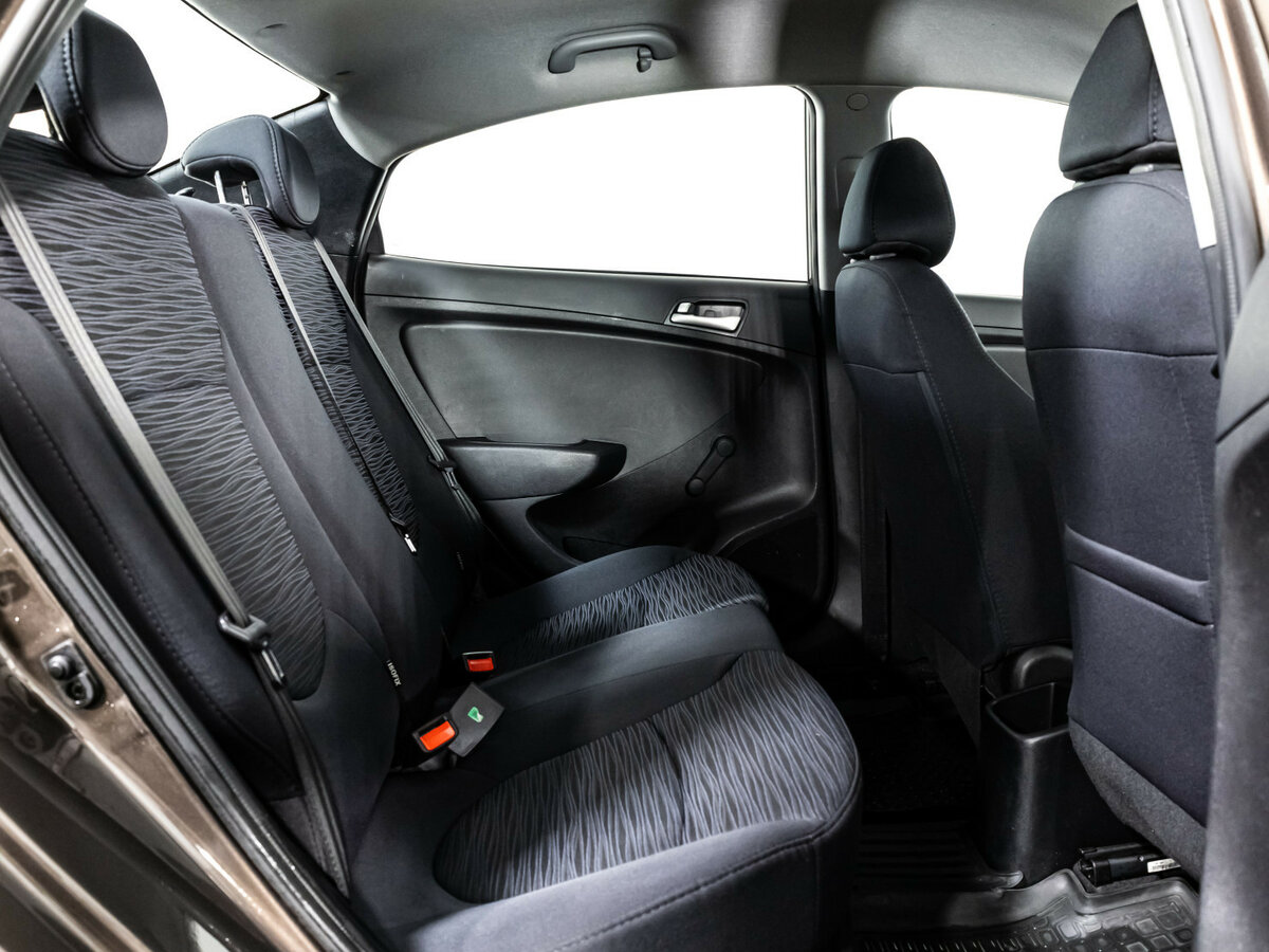 Hyundai Solaris с пробегом — 2015 год. Фото: #11