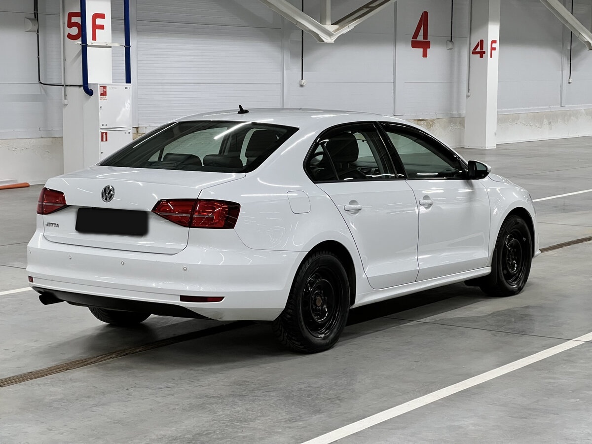 Volkswagen Jetta с пробегом — 2016 год. Фото: #4